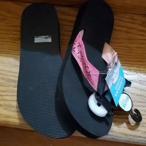 Nike Accessories - Nike Cap & Flip Flops BUNDLE - M-7/8 - $10 Nike Accessories - Nike Cap & Flip Flops BUNDLE - M-7/8 - $10